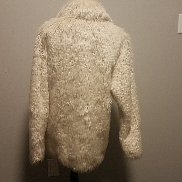 NWT Athe Luxurious faux fur coat! - Picture 2 of 3